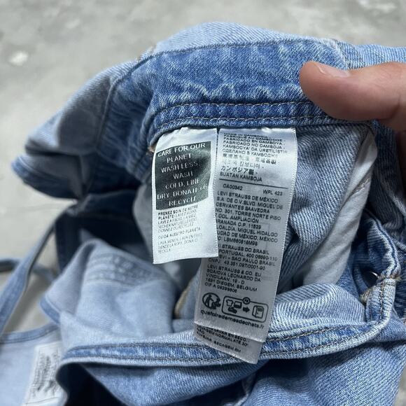 Levi Strauss & Co Overall Shorts Womens Size Large Cotton Denim Light/Med Wash - Picture 9 of 10